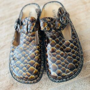 Alegria Brown Textured T-Strap Sandals